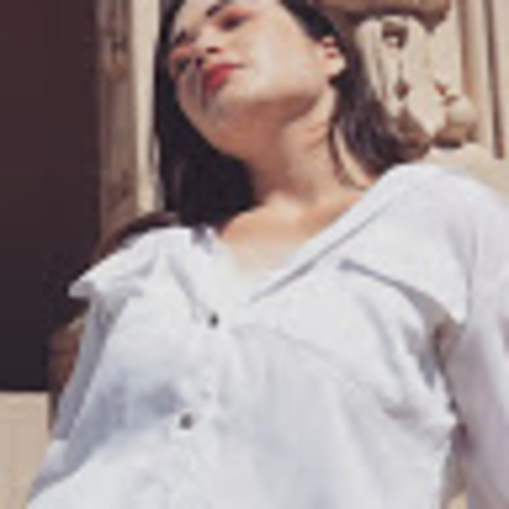 Meet your Posher, Alexia